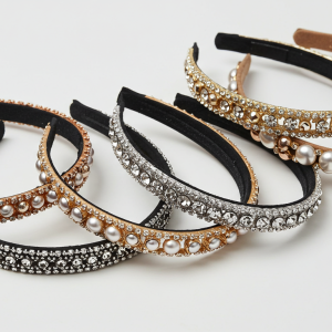 Elegant Hair Bands for Women – Simple, Stylish, and Comfortable